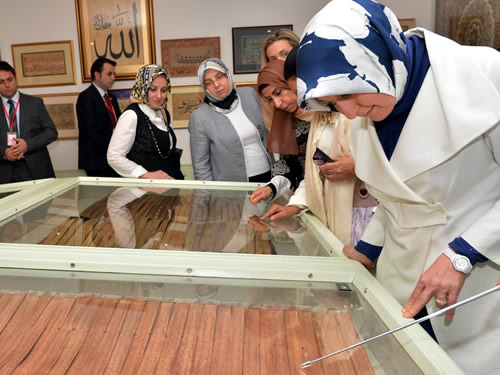 Bayan Gül, Tarık Recep İslam Sanatları Müzesi ile Arap Fonu Binası’nı Gezdi